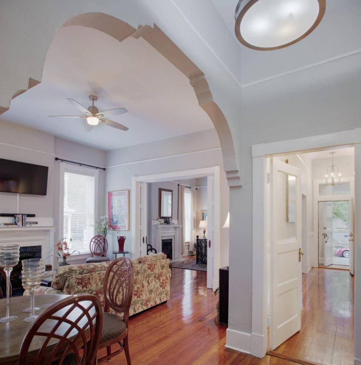 420Waldburg A - Modern Apt With Southern Charm Blocks From Forsyth Apartment Savannah Ngoại thất bức ảnh